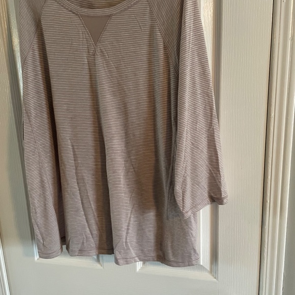 5 for $12. 1X Calvin Klein layering long sleeve tee - Picture 3 of 3